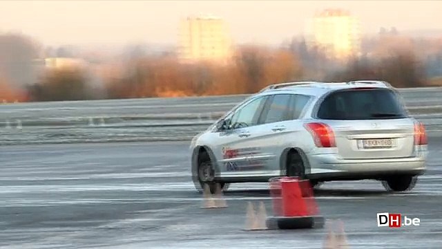 Jean-Marc Nollet participe à un stage de conduite