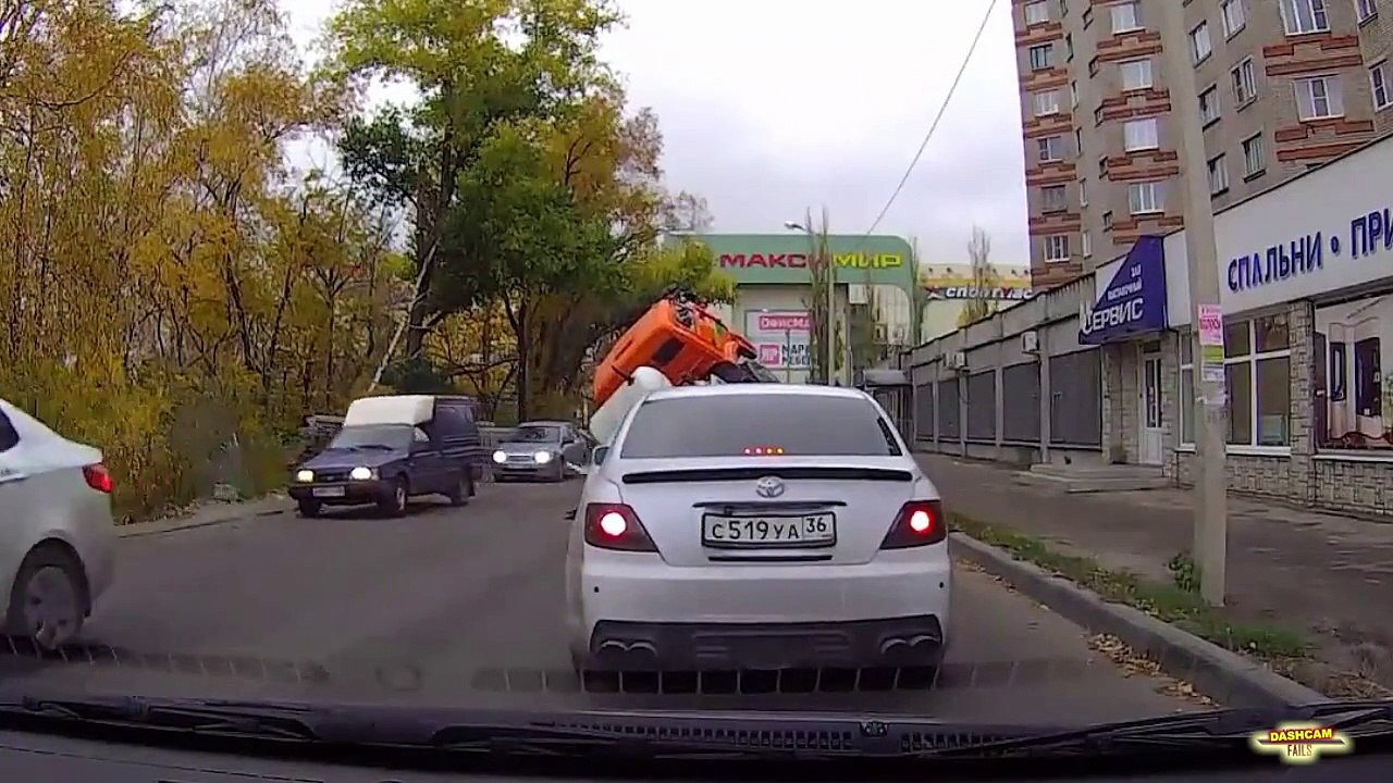 Compilation de WTF filmés en Dash Cam -- Octobre 2014