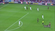 Dani Alvès colle un petit pont à Cristiano Ronaldo