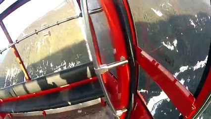 Du base jump depuis un téléphérique