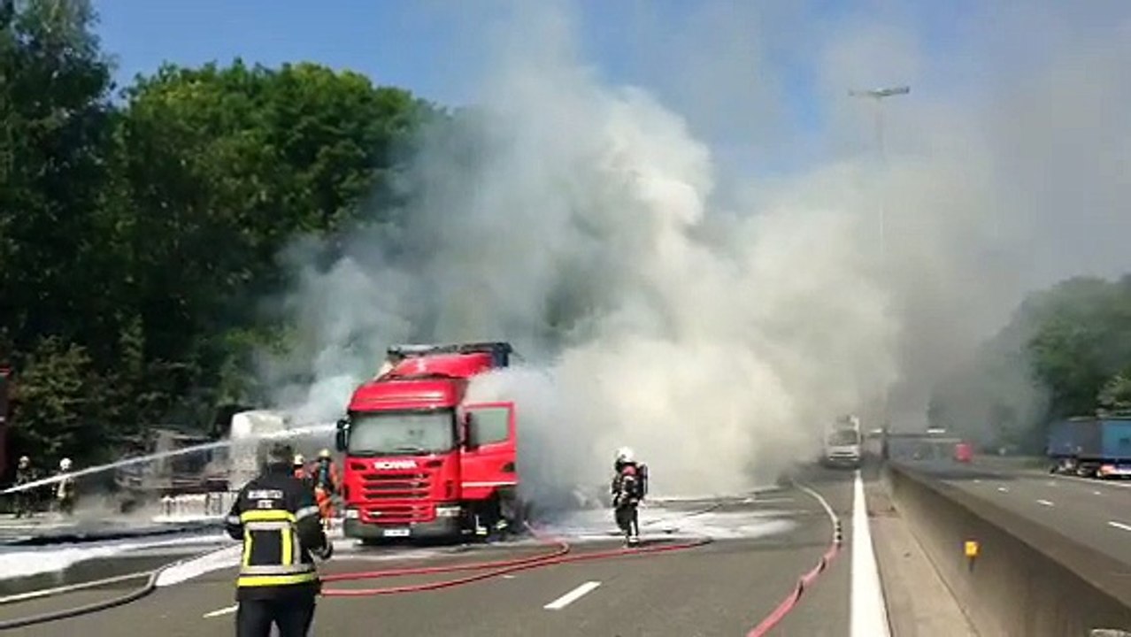 Gros incendie sur l'E40 en direction de Bruxelles