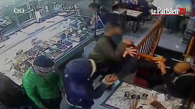 Un gang agresse les clients d'un restaurant parisien