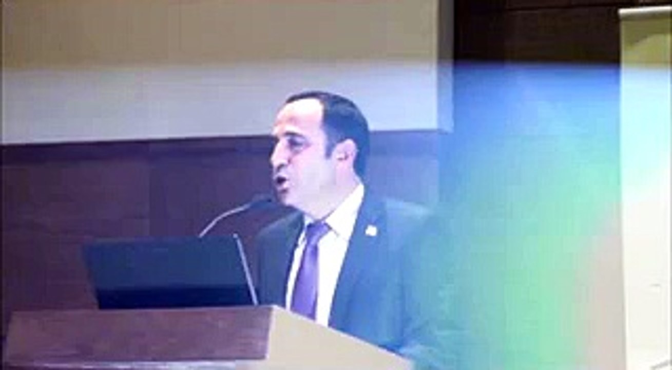 UŞAK ORGANİZE SANAYİ BÖLGESİNDE MARKA GÜCÜ VE AİLE ŞİRKETLERİNDE KURUMSALLAŞMA KONULU TOPLANTIYA KATILAN İŞ ADAMI MEMDUH BOYDAK AİLE ŞİRKETLERİNDE KURUMSALLAŞMANIN ÖNEMİNİ ANLATIRKEN, UŞAK ORGANİZE SANAYİ BÖLGESİ BAŞKANI ALİ YILDIRIM İSE UŞAK OSB’NİN GELİ