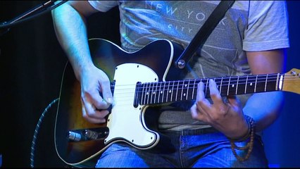 Julien Clerc interprète On ne se méfie jamais assez en live