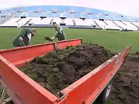 La pelouse du Vélodrome en travaux