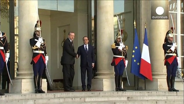 قوات البشمركة تعبر الحدود التركية للدفاع عن مدينة عين العرب