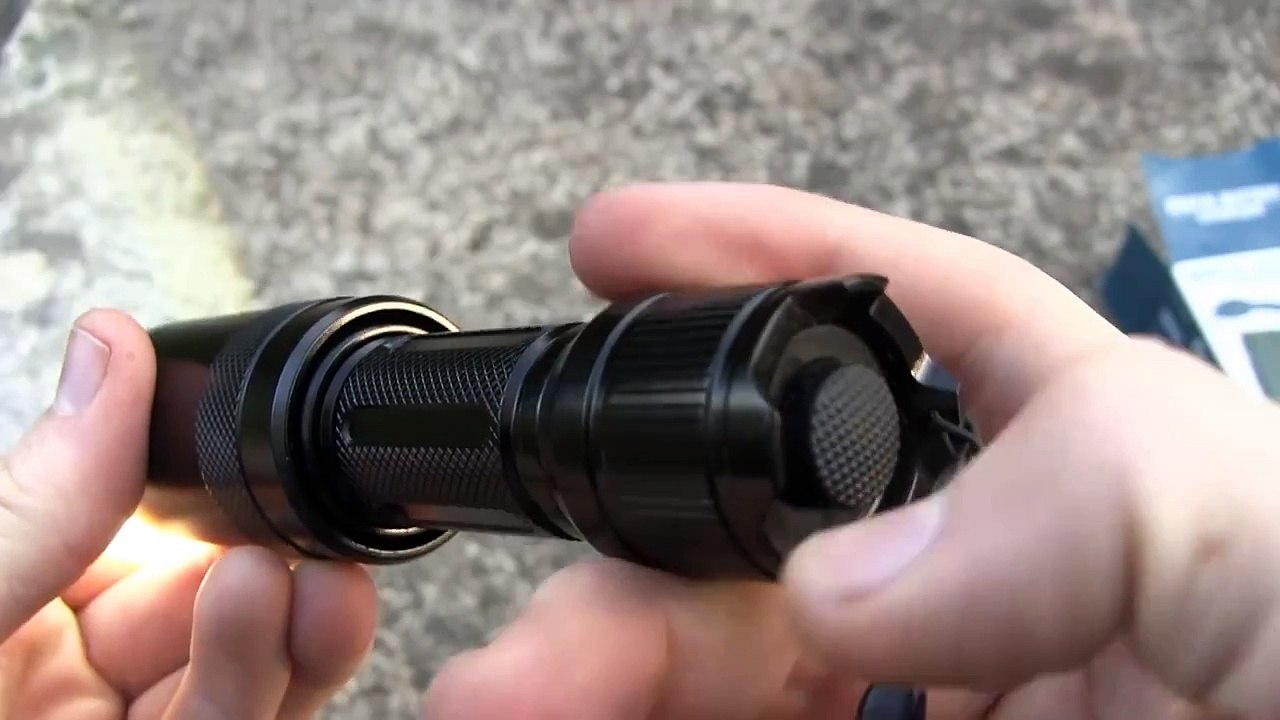 Review_ Trustfire Z6 _ CREE XM-L T6 _ 1300lumen (HD 1080p)