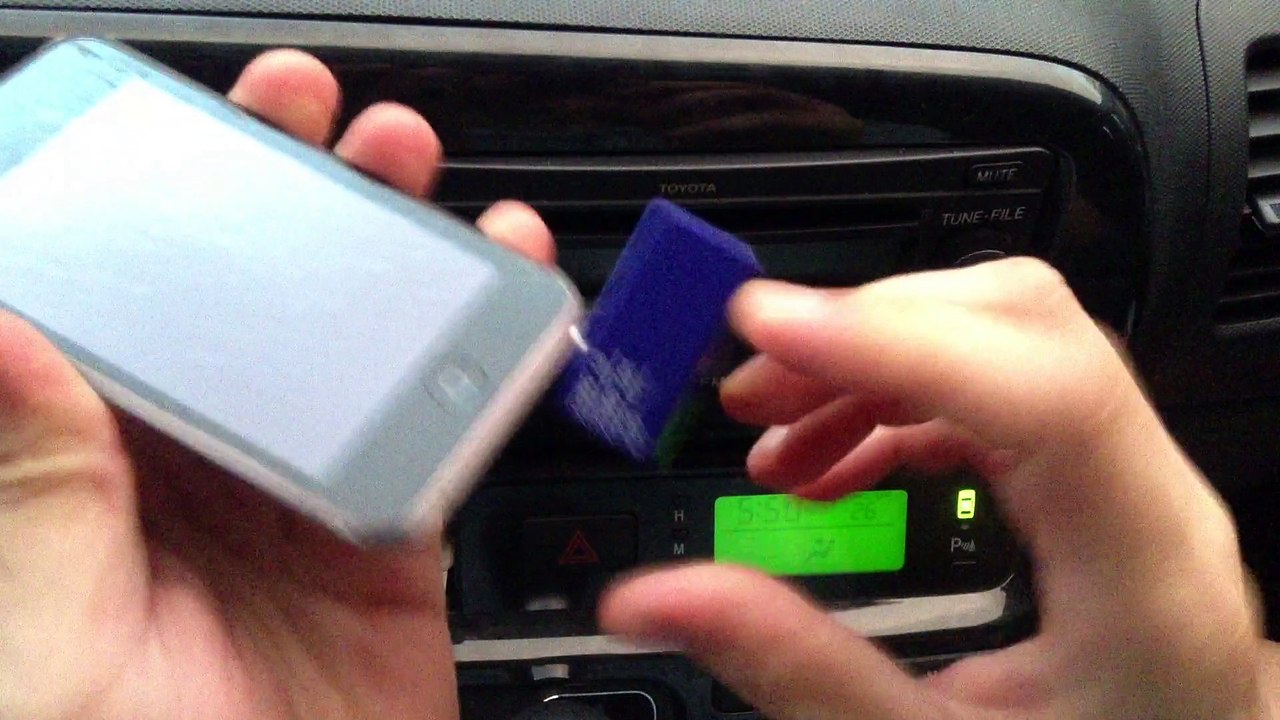 How to connect ipod to car stereo without Bluet...