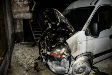 Beyoğlu'nda beş araç kundaklandı