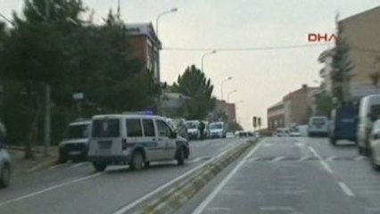 Polisin Silahını Alan Şahıs Dehşet Saçtı