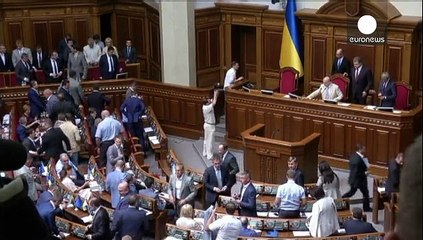 Poroshenko apoia recondução de Iatseniuk como primeiro-ministro