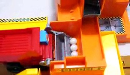 【アンパンマン】回転バケット工事現場ではたらくジャムおじさん【トミカ】