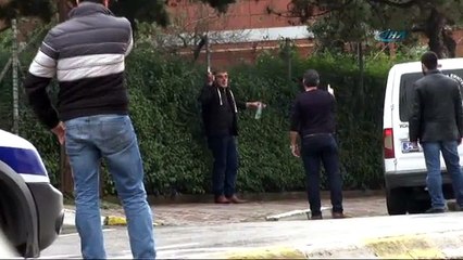 Polis silahını alıp çevreye dehşet saçtı