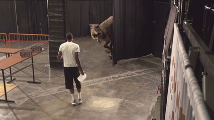 Les Suns de Phoenix se font piéger par un dinosaure! Flippant