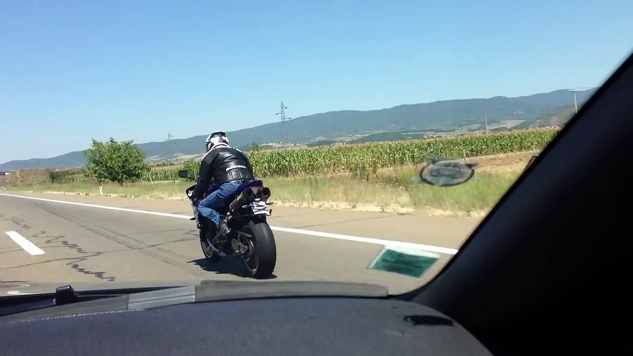 Nissan GT-R vs Yamaha R1 - Araba Tutkum