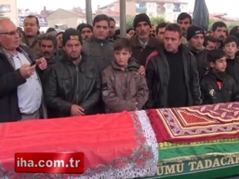 Gelendost ilçesine giderken kazada ölenlerden 14'ü toprağa verildi