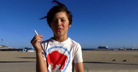 Sigara İçen Çocuk!