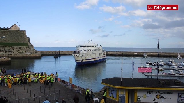 Belle-Île-en-Mer. Cirés jaunes : 375 manifestants « funèbres »