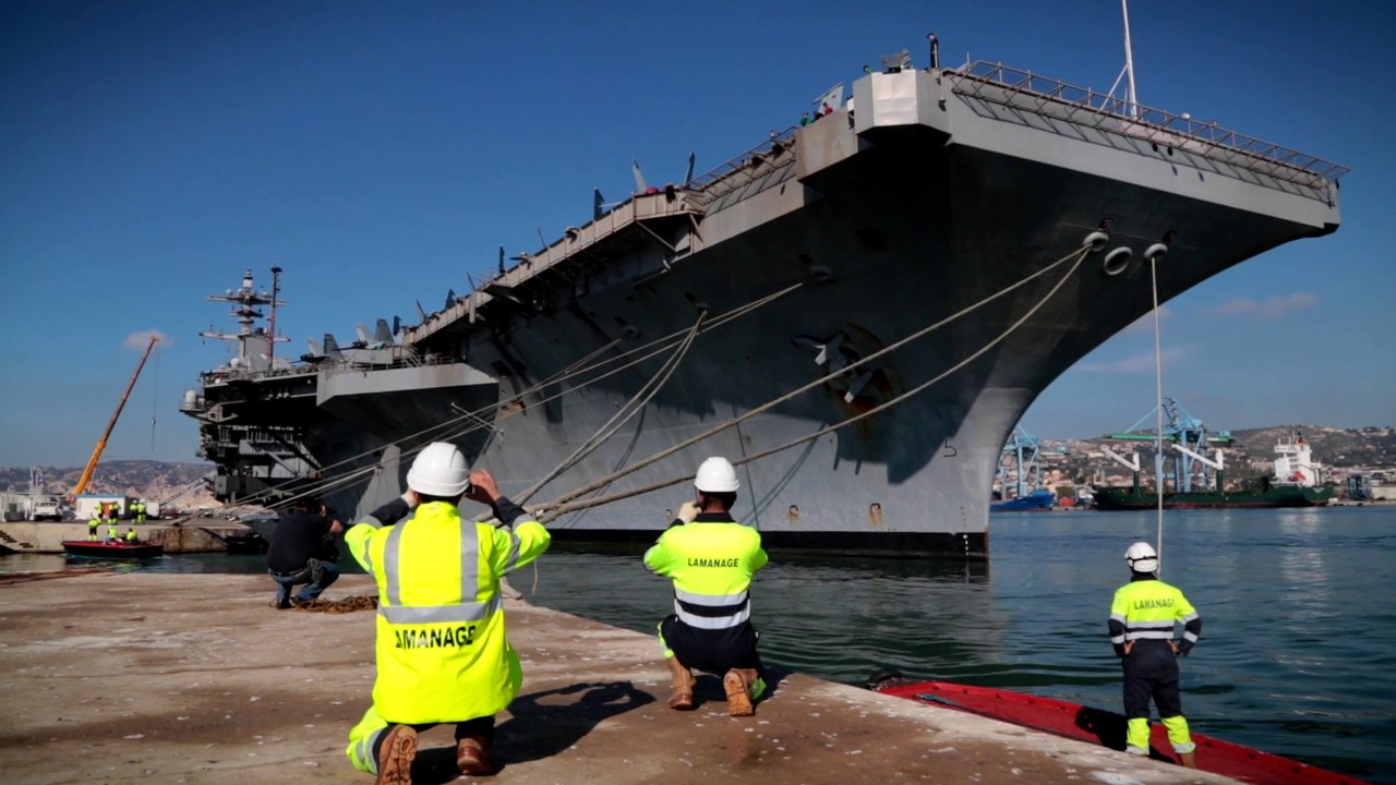 Visite guidée de "USS George W. Bush" en escale à Marseille