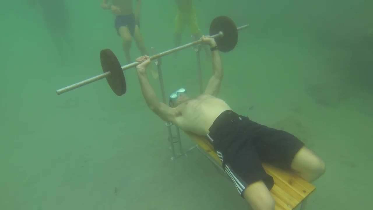 Record du monde 2014 de développé couché en apnée par Gerald Rioual