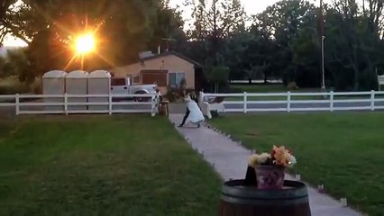 un marié trop pressé de commencer sa nuit !