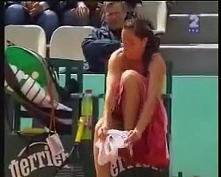 Changing cloth in tennis court