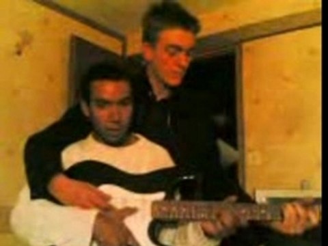 2 guitariste sur 1 gratte joue du bob!