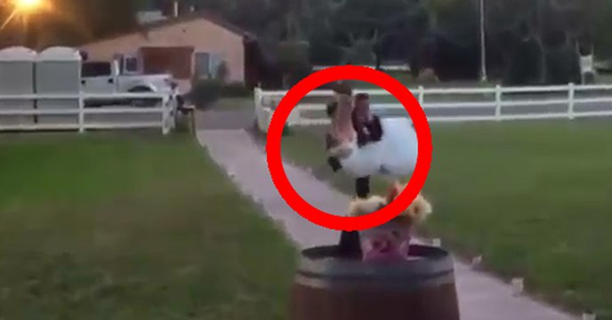 Düğün Evine Girerken Beklenmedik Kaza!