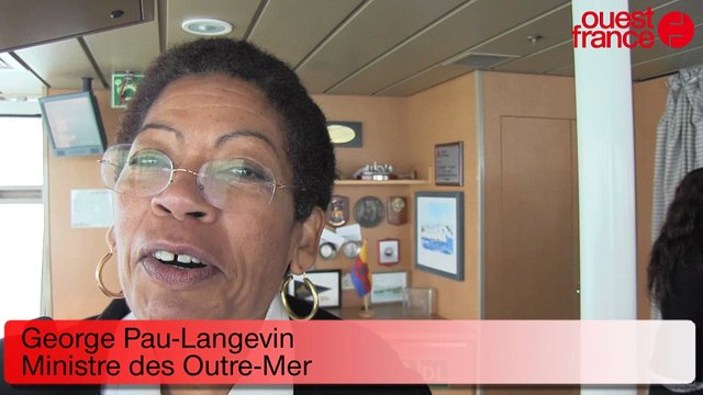 Route du Rhum : la ministre émue de donner le départ