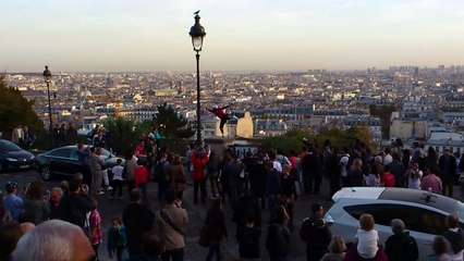 Acrobate/jongleur de Montmartre
