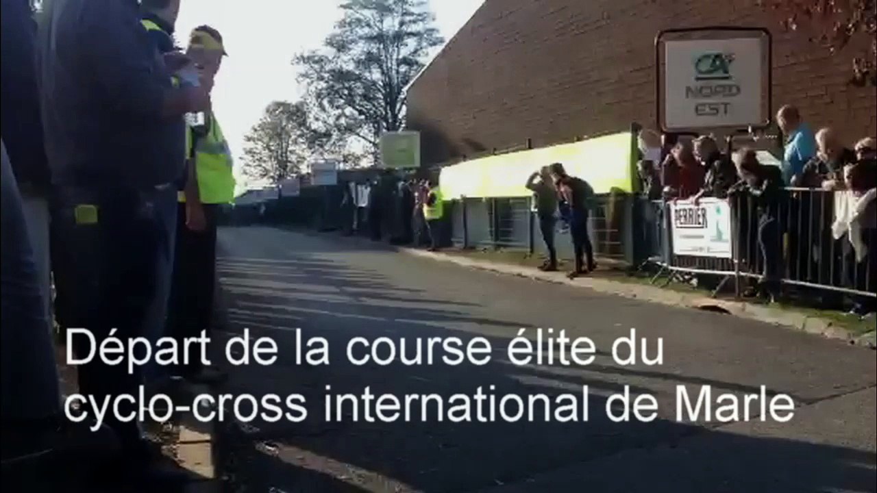 Départ de la course élite du cyclo-cross international de Marle