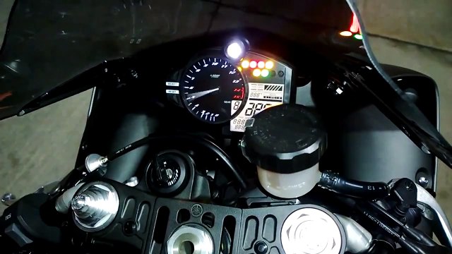 Yamaha R1 300Kmh - Araba Tutkum
