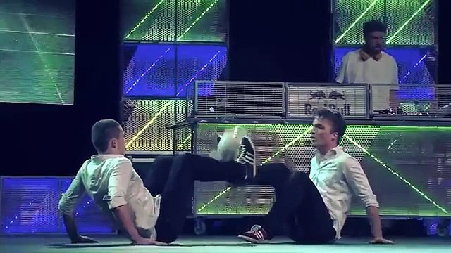 Football freestyle en duo - la performance des nouveaux champions du monde