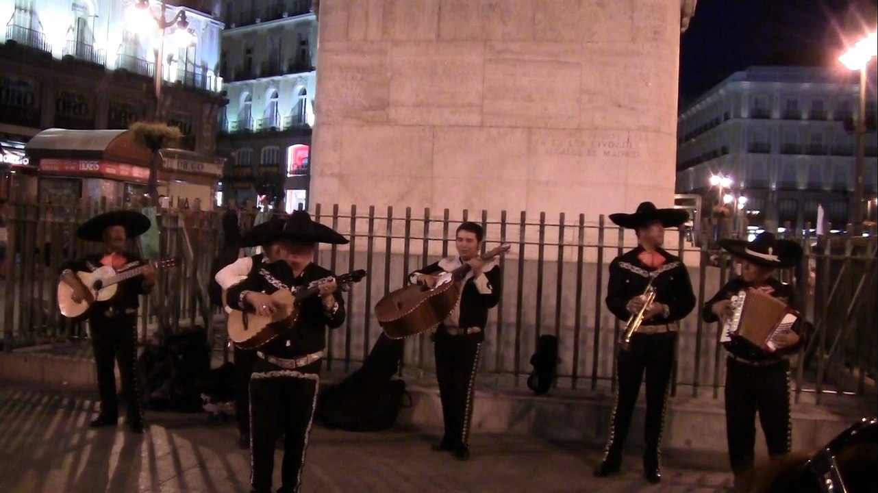 Musique Mexicaine à la Puerta del Sol en la noche (sep 14)