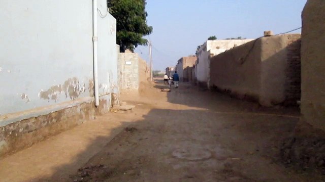 chak no 181 np .,.,main street of chak no 181 np and health house