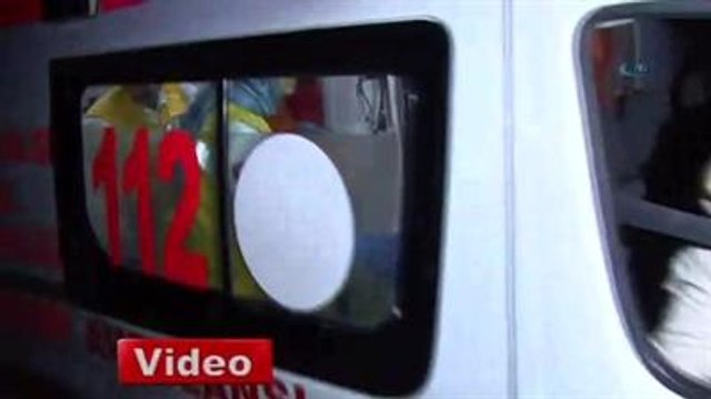 Tarihi Ağaç Tramvay Yoluna Devrildi: 3 Yaralı