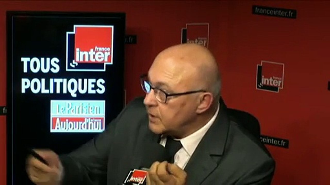 "Tout le monde pensait que la croissance allait reprendre. Tout le monde s'est trompé", assume Sapin