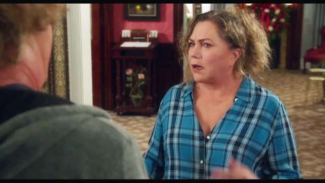 Dumb and Dumber To - Funeral Drink