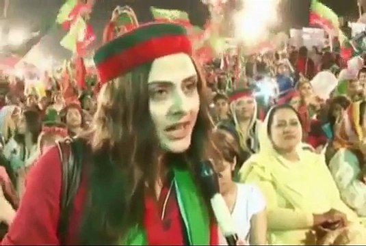Beautifull Girl Proposed Imran Khan Bhai In live Dharna