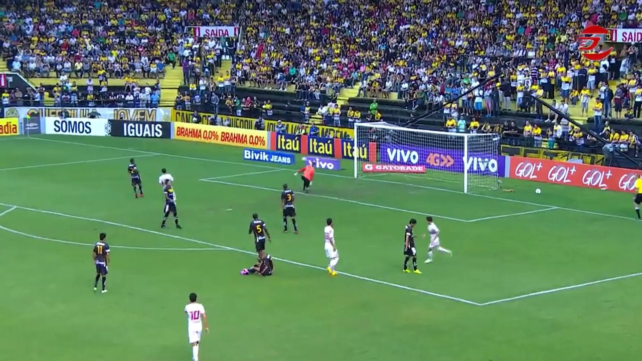 São Paulo derrota o Criciúma e mantém Cruzeiro na mira