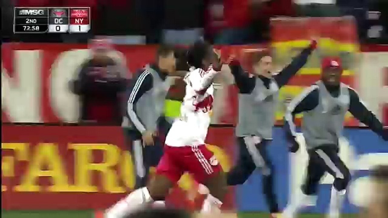 La passe de Henry pour Luyindula