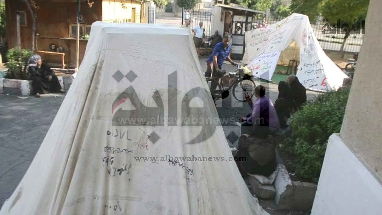 عمال "سجاد المحلة" يعتصمون  احتجاجاً على  تأخر صرف مستحقاتهم