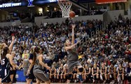 Atteinte d’une tumeur au cerveau, Lauren Hill inscrit le premier panier de la saison