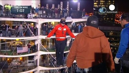 Le cascadeur Nick Wallenda sur la corde raide à Chicago