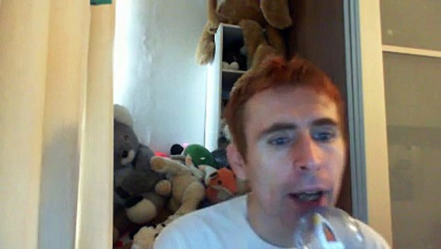 Wiwi égratigne le petit tortillard de Plastic Bertrand