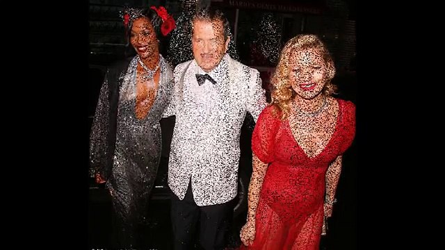 Kate Moss and Naomi Campbell show they're model material at Mario Testino's party