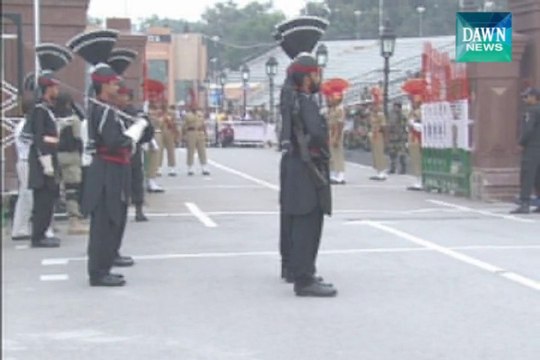 Flag lowering ceremony at Wagah Border held with full of enthusiasm at Pakistan side