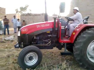 Rahi Tractors SR-750 Operating in Field Video
