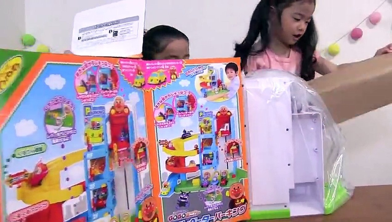 アンパンマン GOGOエレベーターパーキング Anpanman GOGO Elevator Parking Set