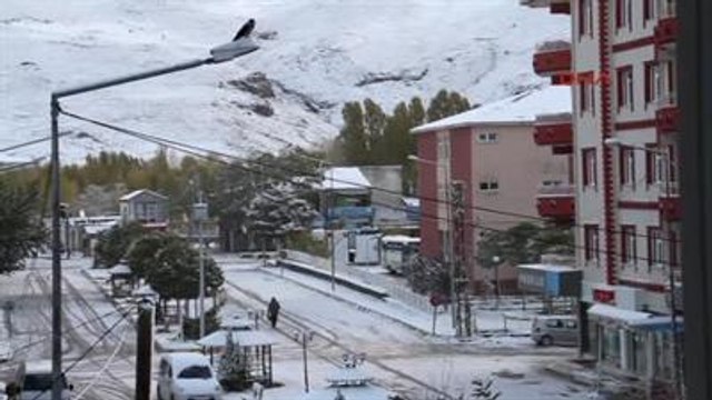 Van Muradiye Beyaza Büründü